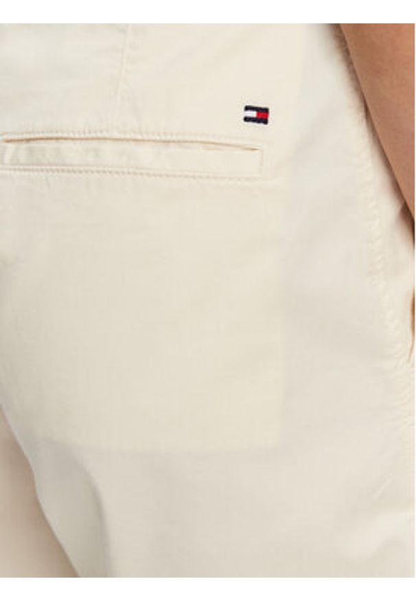 TOMMY HILFIGER - Tommy Hilfiger Szorty materiałowe WW0WW42457 Écru Regular Fit. Materiał: bawełna