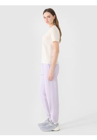 4f - 4F Spodnie dresowe joggery damskie - fioletowe XL. Kolor: fioletowy. Materiał: dresówka. Wzór: ze splotem, gładki #2