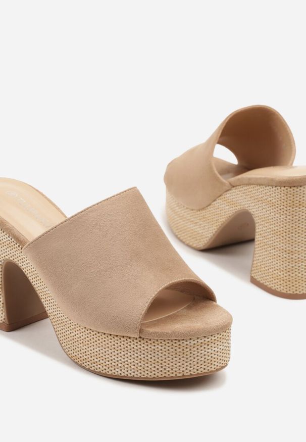 Born2be - Ciemnobeżowe Klapki z Imitacji Zamszu na Słupku i Platformie Tenorela. Okazja: na co dzień. Kolor: beżowy. Materiał: zamsz. Obcas: na platformie. Styl: elegancki, wizytowy, casual