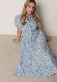 Born2be - Niebieska Koszulowa Sukienka z Wiskozy w Groszki z Wiązanym Paskiem w Talii Heless. Okazja: na co dzień, na spacer. Kolor: niebieski. Materiał: wiskoza. Wzór: grochy. Typ sukienki: koszulowe. Styl: casual, klasyczny, retro #1