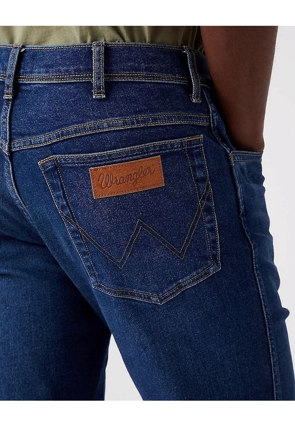 Wrangler - WRANGLER TEXAS SLIM MĘSKIE SPODNIE JEANSOWE BLUE NUN W12SU825I 112320083