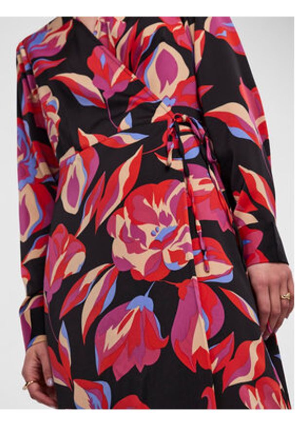 YAS Sukienka codzienna Pella 26030740 Kolorowy Regular Fit. Okazja: na co dzień. Materiał: syntetyk. Wzór: kolorowy. Typ sukienki: proste. Styl: casual