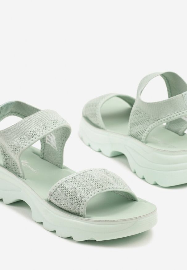 Born2be - Zielone Wsuwane Sandały w Sportowym Stylu Palasiela. Okazja: na co dzień. Zapięcie: bez zapięcia. Kolor: zielony. Styl: sportowy