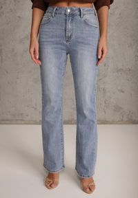 Renee - Niebieskie Jeansy Dzwony Bootcut High Waist z Bawełną Urilyss. Stan: podwyższony. Kolor: niebieski. Długość: krótkie. Sezon: wiosna. Styl: klasyczny #3
