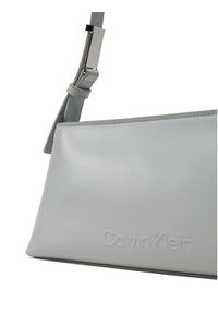 Calvin Klein Torebka Embossed Logo Shoulder Bag K60K612550 Szary. Kolor: szary. Materiał: skórzane