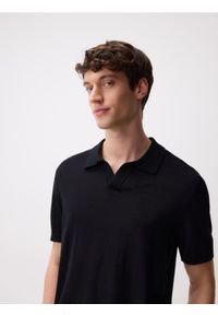 Reserved - Sweter polo z domieszką lnu - czarny. Typ kołnierza: polo. Kolor: czarny. Materiał: len