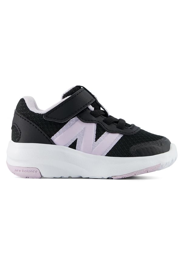 Buty niemowlęce New Balance I5786F1 – czarne. Kolor: czarny. Materiał: guma, syntetyk, materiał. Szerokość cholewki: normalna. Sport: bieganie