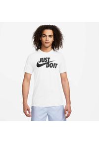 Koszulka sportowa męska Nike Just DO IT Swoosh. Kolor: biały. Materiał: bawełna. Długość rękawa: krótki rękaw. Długość: krótkie. Sport: joga i pilates #1