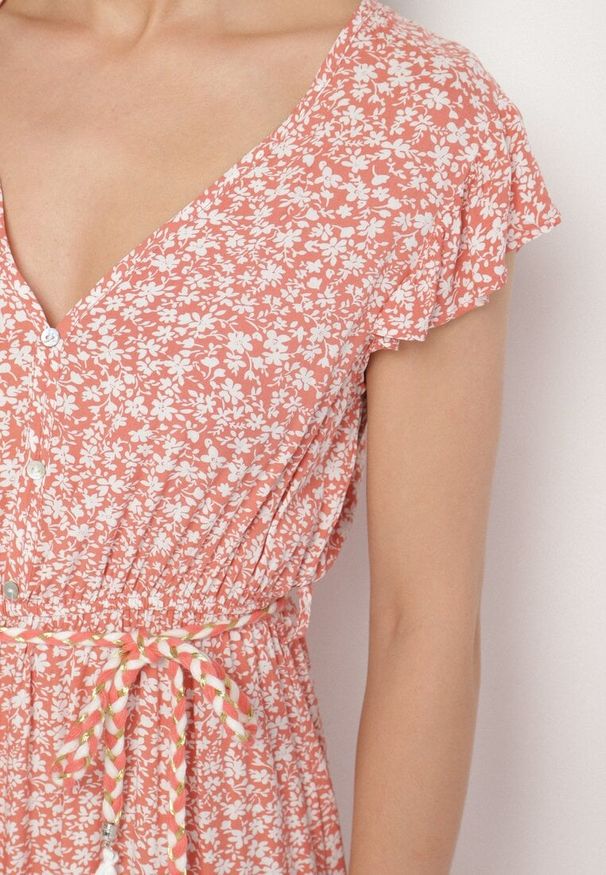 Born2be - Różowa Sukienka Cadulenn. Typ kołnierza: kołnierz z falbankami. Kolor: różowy. Materiał: tkanina. Długość rękawa: krótki rękaw. Wzór: kwiaty, nadruk, aplikacja. Styl: boho. Długość: maxi