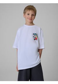 4f - 4F T-shirt loose z nadrukiem chłopięcy - biały 122/128 (6-8 lat). Kolor: biały. Materiał: dzianina, materiał, dresówka, bawełna, jeans. Wzór: nadruk. Sezon: lato #1