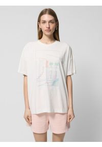 outhorn - T-shirt oversize z nadrukiem damski - złamana biel. Materiał: bawełna, materiał, dzianina. Wzór: nadruk. Sezon: lato. Styl: wakacyjny