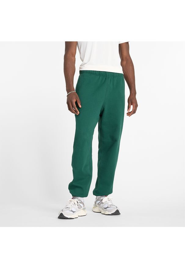 Spodnie męskie New Balance MP41508NWG – zielone. Kolor: zielony. Materiał: dresówka, bawełna, tkanina