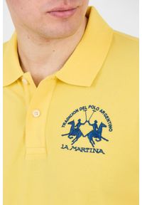 La Martina - LA MARTINA Żółte polo z dużym logo. Typ kołnierza: polo. Kolor: żółty #4