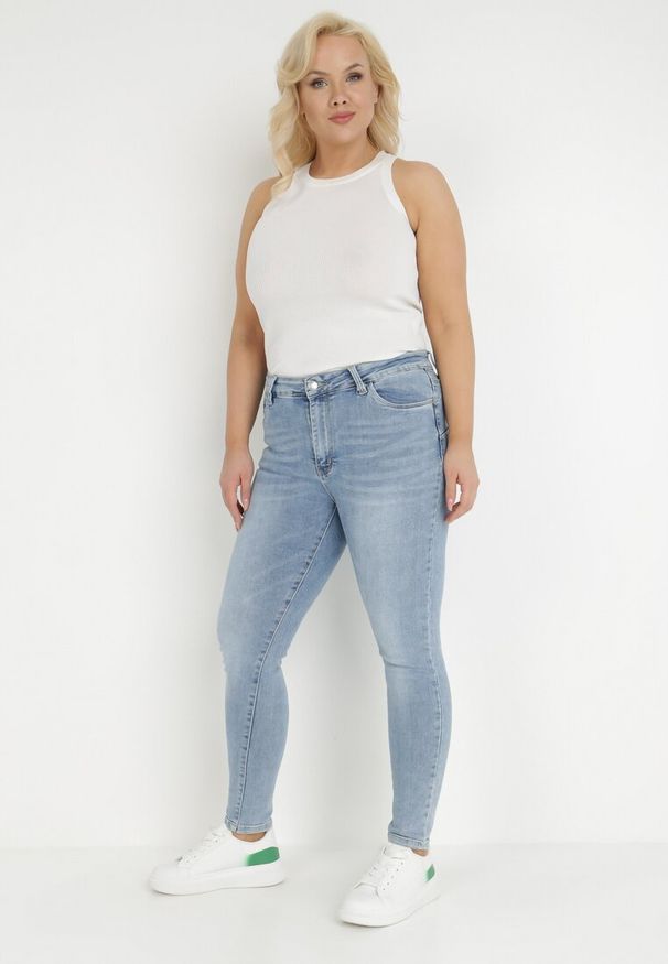 Born2be - Niebieskie Jeansy Push-Up Damonice. Kolekcja: plus size. Kolor: niebieski. Sezon: wiosna, lato