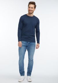 Mustang - MUSTANG Slub Longsleeve MĘSKA KOSZULKA Z DŁUGIM RĘKAWEM LONGSLEEVE DRESS BLUES 1007048 5334. Długość rękawa: długi rękaw. Długość: długie
