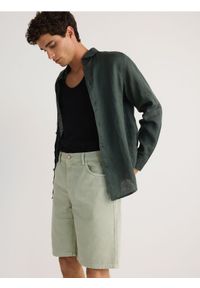 Reserved - Jeansowe szorty regular fit - zielony. Kolor: zielony. Materiał: jeans