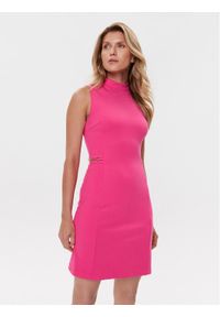 Sukienka koktajlowa Guess. Kolor: różowy. Styl: wizytowy