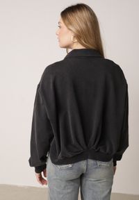 Born2be - Czarna Bawełniana Bluza Bomberka o Kroju Oversize z Kołnierzem Viminala. Okazja: na co dzień. Kolor: czarny. Materiał: bawełna. Styl: casual #5