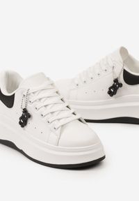 Born2be - Biało-Czarne Sneakersy na Grubej Podeszwie z Motywem Misia Saldren. Nosek buta: okrągły. Zapięcie: sznurówki. Kolor: biały. Materiał: materiał. Obcas: na obcasie. Wysokość obcasa: niski #4