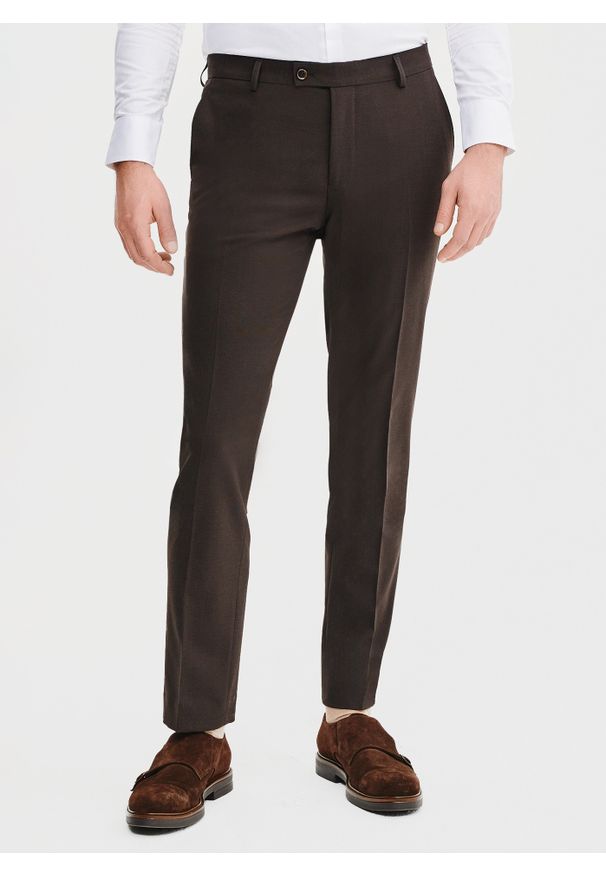 Pako Lorente - PAKO LORENTE – Brązowe spodnie garniturowe. Kolor: brązowy. Materiał: wełna, poliester. Wzór: gładki. Styl: elegancki