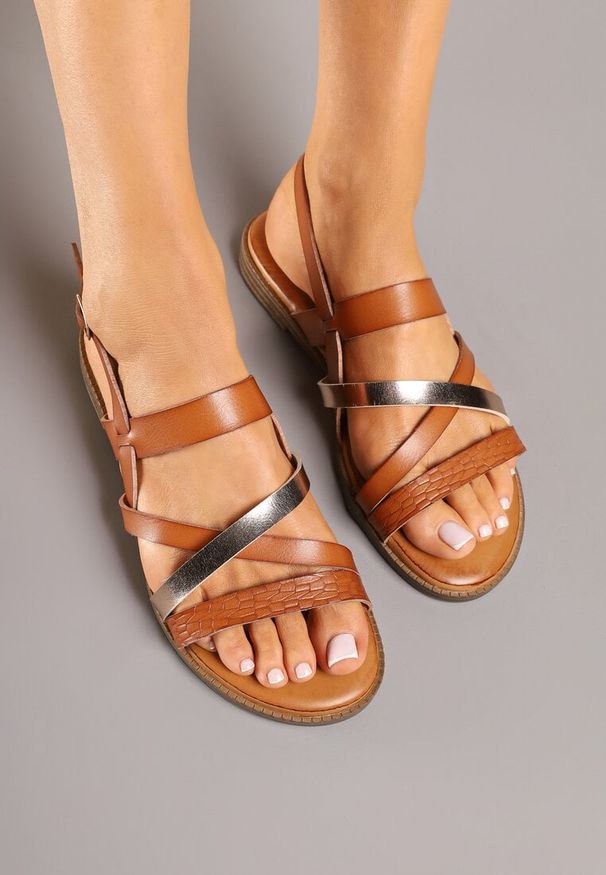 Renee - Brązowe Sandały z Ozdobnymi Paskami Davirena. Okazja: na co dzień. Zapięcie: pasek. Kolor: brązowy. Wzór: paski. Sezon: lato. Obcas: na obcasie. Styl: casual, elegancki. Wysokość obcasa: średni