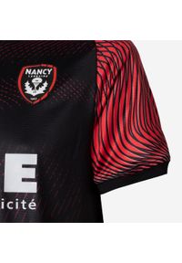 KIPSTA - Koszulka piłkarska Kipsta AS Nancy Lorraine 25/26 wyjazdowa. Kolor: czarny, czerwony, wielokolorowy. Materiał: poliester, tkanina, elastan, materiał, prążkowany. Sport: piłka nożna #2
