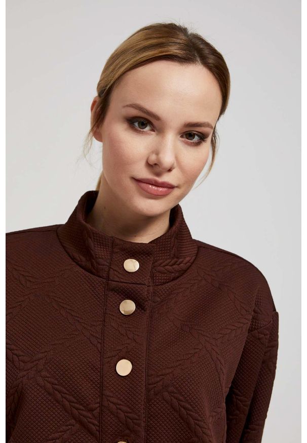 MOODO - Bluza z ozdobnymi guzikami brązowa. Kolor: brązowy. Materiał: poliester, elastan