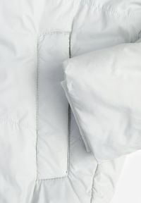 Renee - Miętowa Kurtka z Szerokim Pikowaniem i Nieodpinanym Kapturem Ninilira. Okazja: na spacer. Kolor: miętowy. Materiał: jeans #2