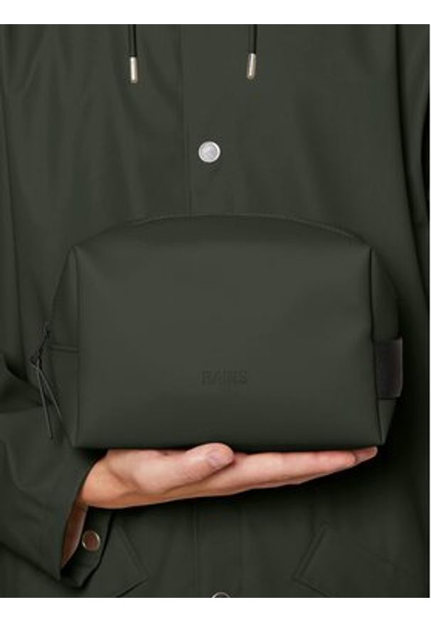 Rains Kosmetyczka Wash Bag Small W3 15580 Zielony. Kolor: zielony. Materiał: materiał