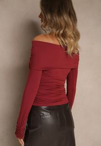 Renee - Bordowa Marszczona Bluzka Hiszpanka Vices z Wywiniętym Dekoltem Termola. Okazja: na co dzień. Typ kołnierza: dekolt hiszpanka. Kolor: czerwony. Materiał: jeans. Styl: casual #3