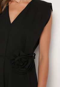 Born2be - Czarny Wiązany Kombinezon z Prostymi Nogawkami i Wiskozą oraz Kwiatową Aplikacją Dimenna. Kolor: czarny. Materiał: wiskoza. Wzór: aplikacja, kwiaty. Styl: elegancki #7