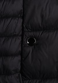 Born2be - Czarna Kurtka Pikowana na Sezon Pzejściowy z Kapturem Zinnitha. Okazja: na co dzień. Typ kołnierza: kaptur. Kolor: czarny. Materiał: nylon, dresówka. Styl: casual #2