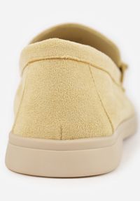 Renee - Żółte Mokasyny Ozdobione Metaliczną Klamrą Murielori. Nosek buta: okrągły. Zapięcie: klamry. Kolor: żółty. Materiał: skóra, zamsz. Wzór: aplikacja. Obcas: na obcasie. Wysokość obcasa: niski #2