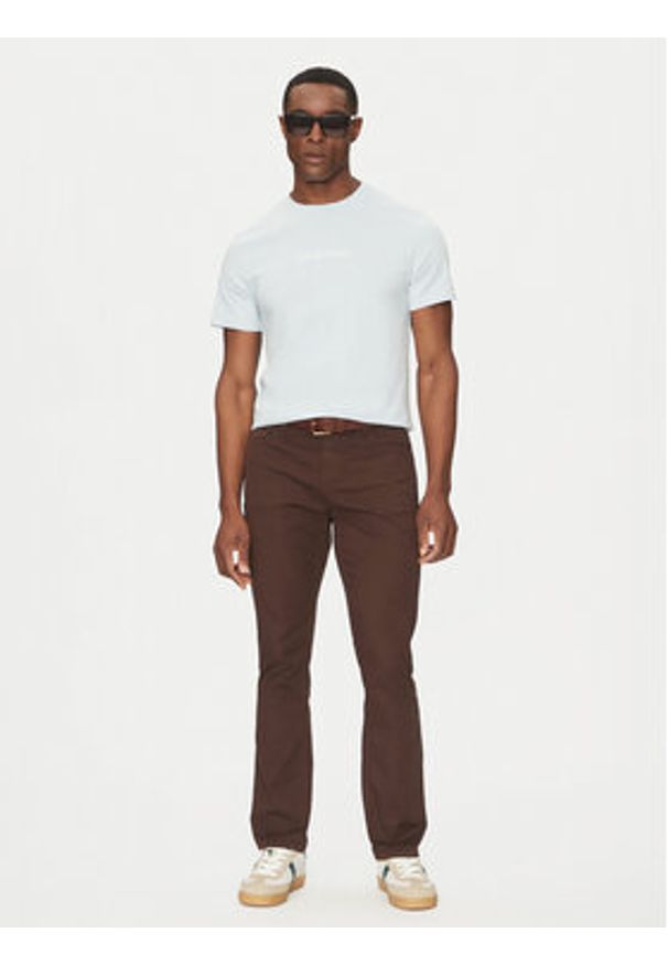 Guess Jeans T-Shirt M4YI52 K8HM0 Błękitny Regular Fit. Kolor: niebieski. Materiał: bawełna