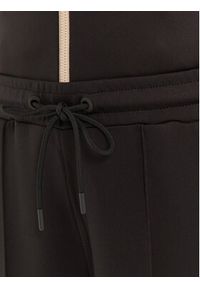 Guess Spodnie dresowe V5RB00 KCO72 Brązowy Regular Fit. Kolor: brązowy. Materiał: syntetyk #5