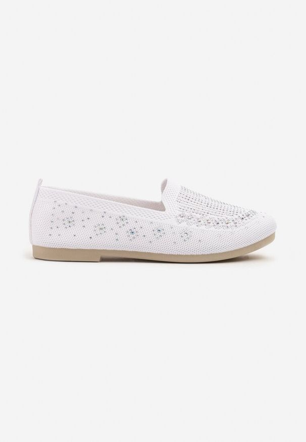 Born2be - Białe Mokasyny Ozdobione Cyrkoniami Desanira. Okazja: na co dzień. Kolor: biały. Materiał: jeans. Wzór: aplikacja. Styl: klasyczny, elegancki, casual