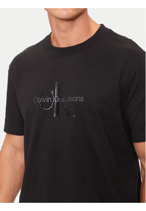 Calvin Klein Jeans T-Shirt Shiny Monologo J30J327109 Czarny Regular Fit. Kolor: czarny. Materiał: bawełna