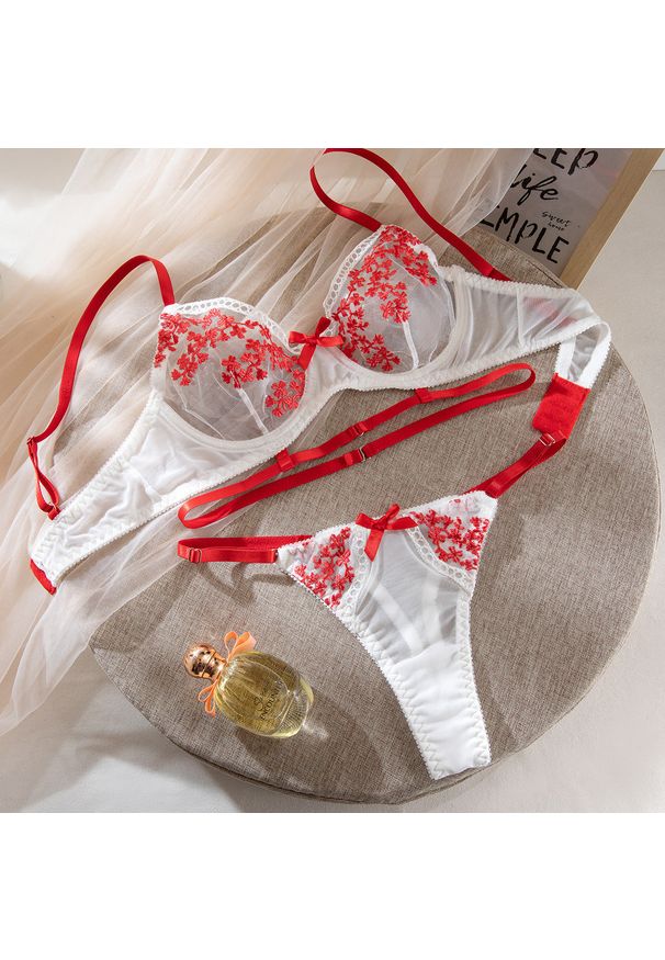 Intica - Komplet bielizny z haftem na romantyczne wieczory Bediya. Kolor: wielokolorowy. Materiał: materiał. Wzór: haft