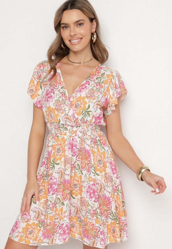 Born2be - Pomarańczowa Bawełniana Sukienka w Kwiaty z Kopertowym Dekoltem Rozkloszowana Jenovienna. Okazja: na co dzień. Typ kołnierza: dekolt kopertowy. Kolor: pomarańczowy. Materiał: bawełna. Wzór: kwiaty. Typ sukienki: kopertowe. Styl: casual, elegancki