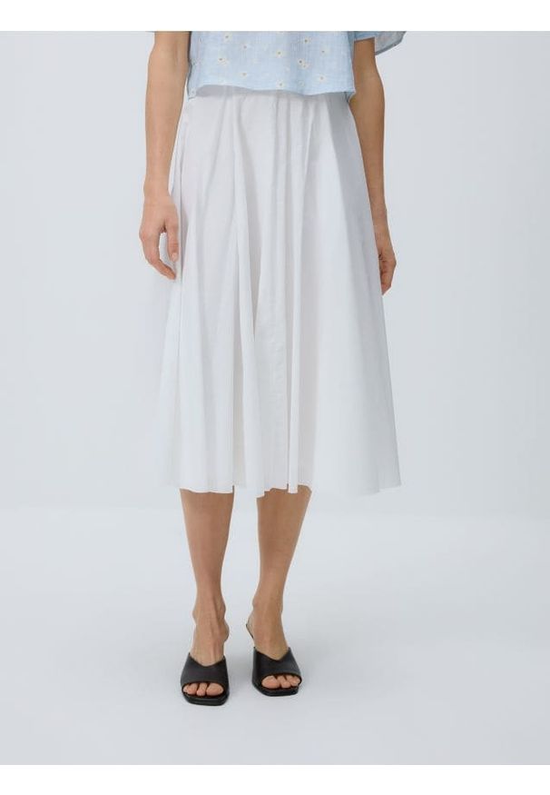Reserved - Bawełniana spódnica midi - biały. Kolor: biały. Materiał: bawełna