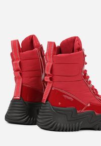 Born2be - Czerwone Sznurowane Śniegowce VICES z Lakierowanymi Wstawkami i Tłoczeniami Reisanna. Okazja: na co dzień. Kolor: czerwony. Materiał: lakier. Styl: casual, sportowy #5