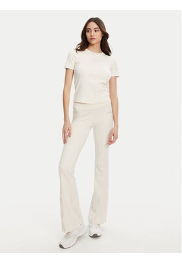 Guess T-Shirt V5RI10 KCD02 Écru Regular Fit. Materiał: syntetyk