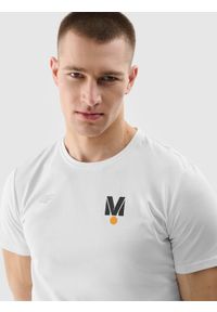 4f - 4F T-shirt regular z nadrukiem uniseks 4F x Drift Masters - biały S. Okazja: na co dzień. Kolor: biały. Materiał: dzianina, bawełna, jersey. Wzór: nadruk. Styl: klasyczny, sportowy, casual