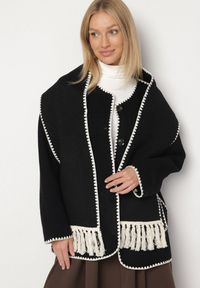 Born2be - Czarna Pudełkowa Kurtka z Ozdobnymi Przeszyciami i Szalikiem Salenalia. Okazja: na co dzień. Kolor: czarny. Materiał: jeans. Styl: casual, elegancki #2