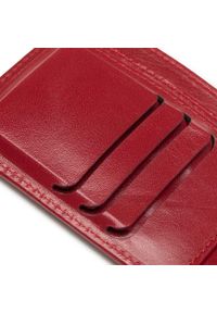 Wittchen - Damski portfel skórzany z metalowym logo mały. Kolor: czerwony. Materiał: skóra. Wzór: napisy #7