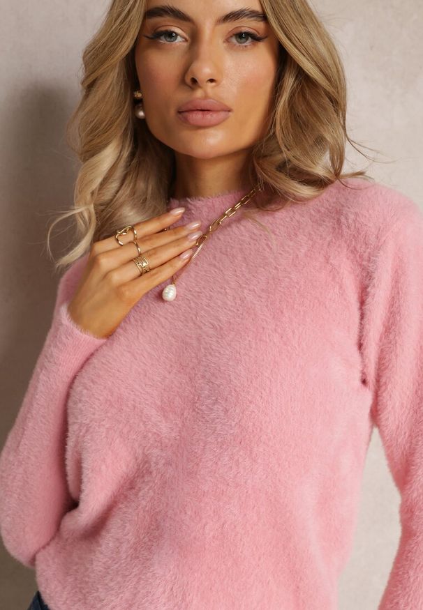 Renee - Różowy Sweter Wełniany Elisabema. Kolor: różowy. Materiał: wełna. Długość rękawa: długi rękaw. Długość: długie. Styl: klasyczny