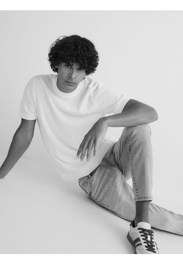 Reserved - Jeansy carrot slim - niebieski. Kolor: niebieski