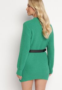 Born2be - Zielona Dzianinowa Sukienka Mini w Prążki z Paskiem Milane. Okazja: na co dzień. Kolor: zielony. Materiał: dzianina. Wzór: prążki. Styl: elegancki, casual, klasyczny. Długość: mini