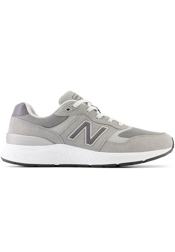 Buty męskie New Balance MW880CG6 – szare. Okazja: na co dzień, na spacer. Kolor: szary. Materiał: guma, zamsz. Szerokość cholewki: normalna. Sport: turystyka piesza, fitness