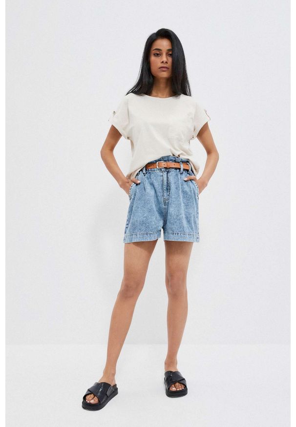 MOODO - Jeansowe spodenki typu paperbag. Okazja: na co dzień, na plażę. Stan: podwyższony. Materiał: jeans. Wzór: gładki. Styl: casual